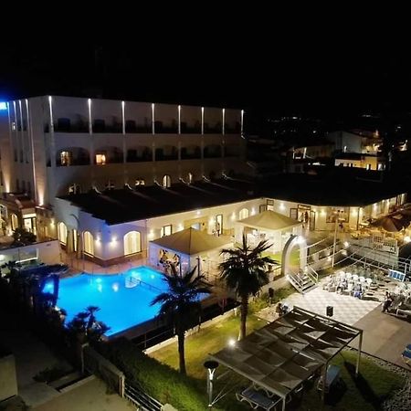 Hotel Il Gabbiano Beach Терме-Вильяторе Экстерьер фото