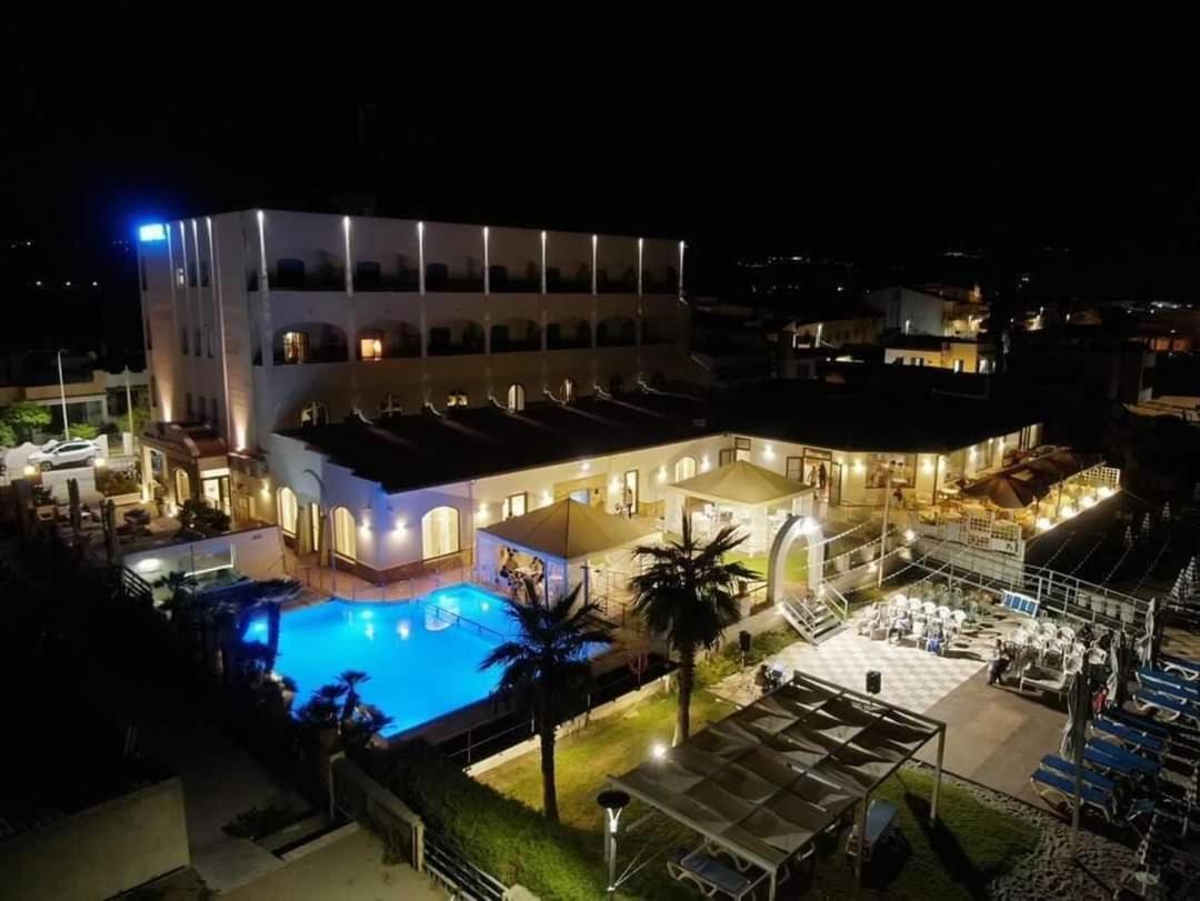 Hotel Il Gabbiano Beach Терме-Вильяторе Экстерьер фото