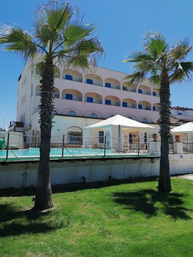 Hotel Il Gabbiano Beach Терме-Вильяторе Экстерьер фото