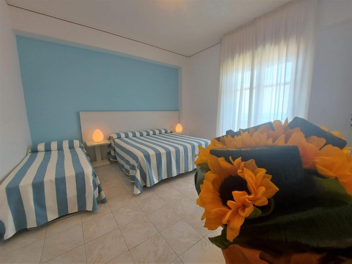 Hotel Il Gabbiano Beach Терме-Вильяторе Экстерьер фото