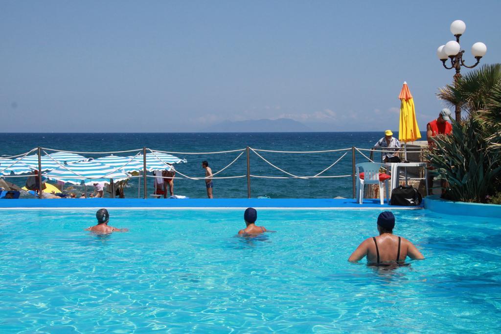 Hotel Il Gabbiano Beach Терме-Вильяторе Экстерьер фото