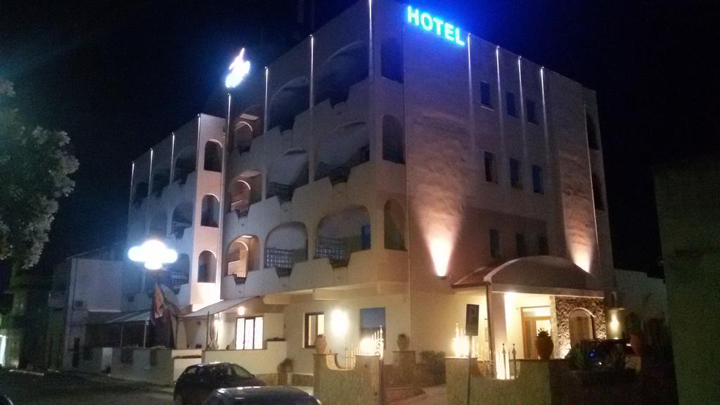Hotel Il Gabbiano Beach Терме-Вильяторе Экстерьер фото