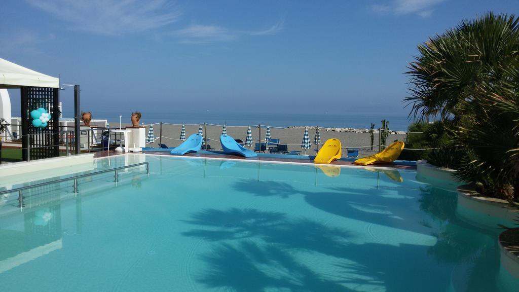 Hotel Il Gabbiano Beach Терме-Вильяторе Экстерьер фото