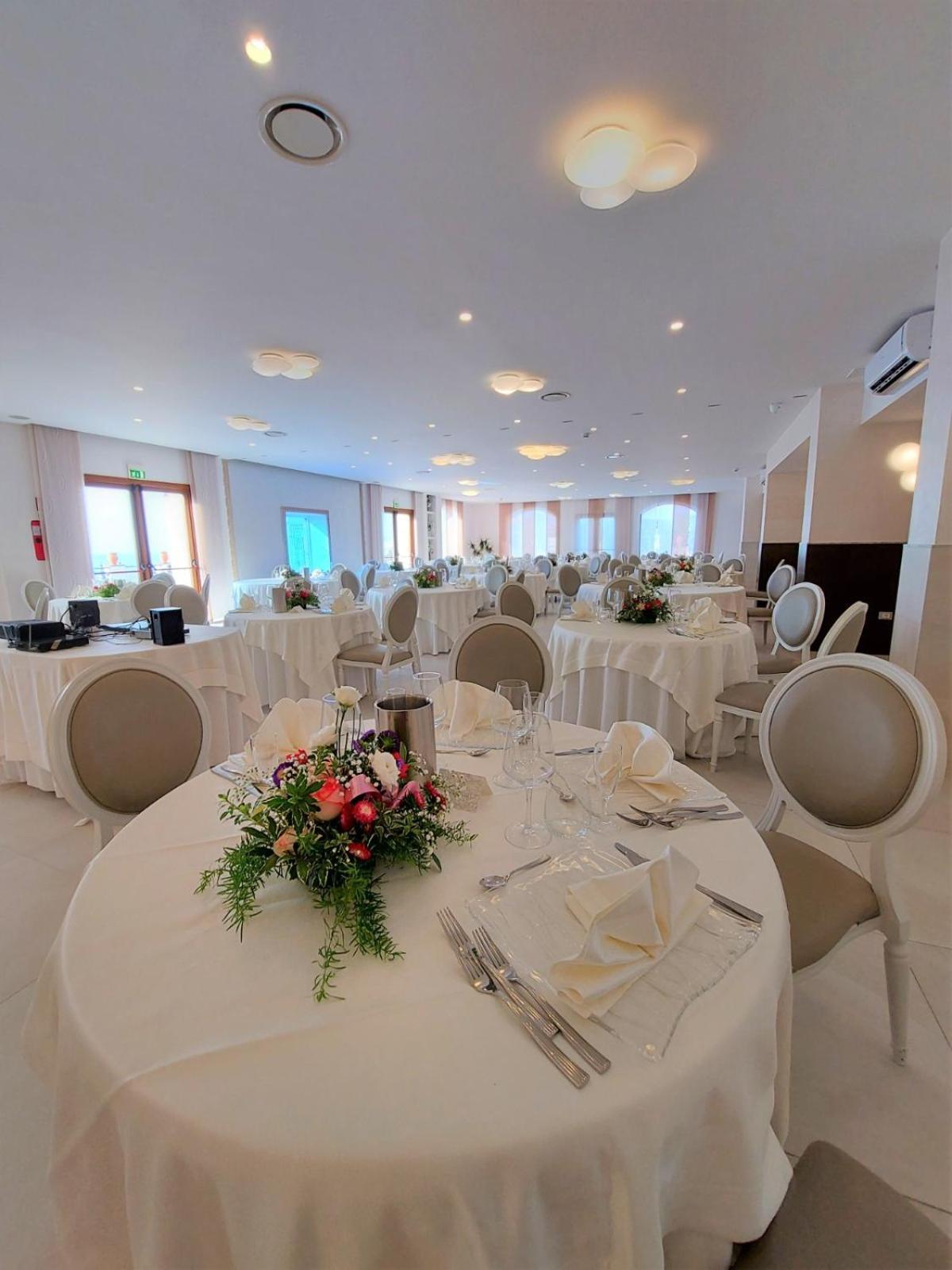 Hotel Il Gabbiano Beach Терме-Вильяторе Экстерьер фото