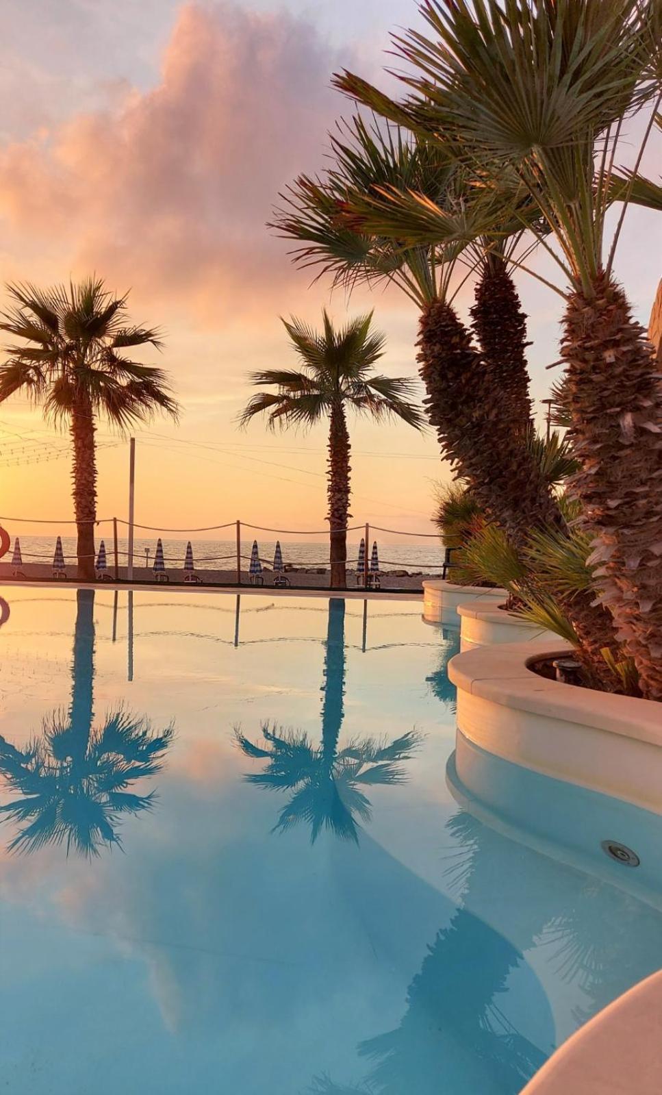 Hotel Il Gabbiano Beach Терме-Вильяторе Экстерьер фото