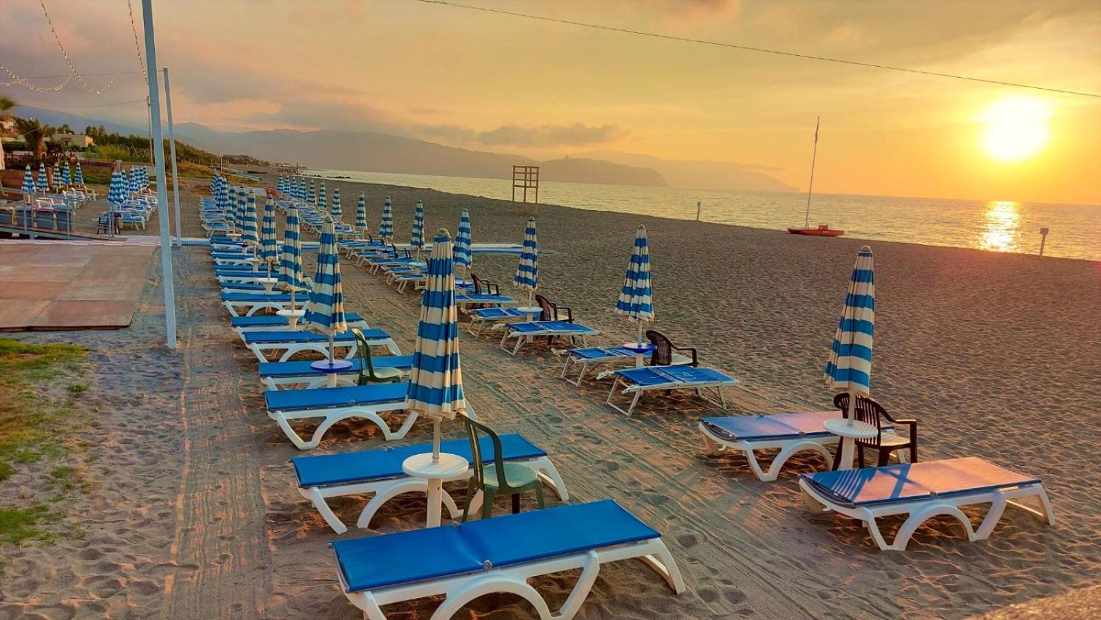 Hotel Il Gabbiano Beach Терме-Вильяторе Экстерьер фото