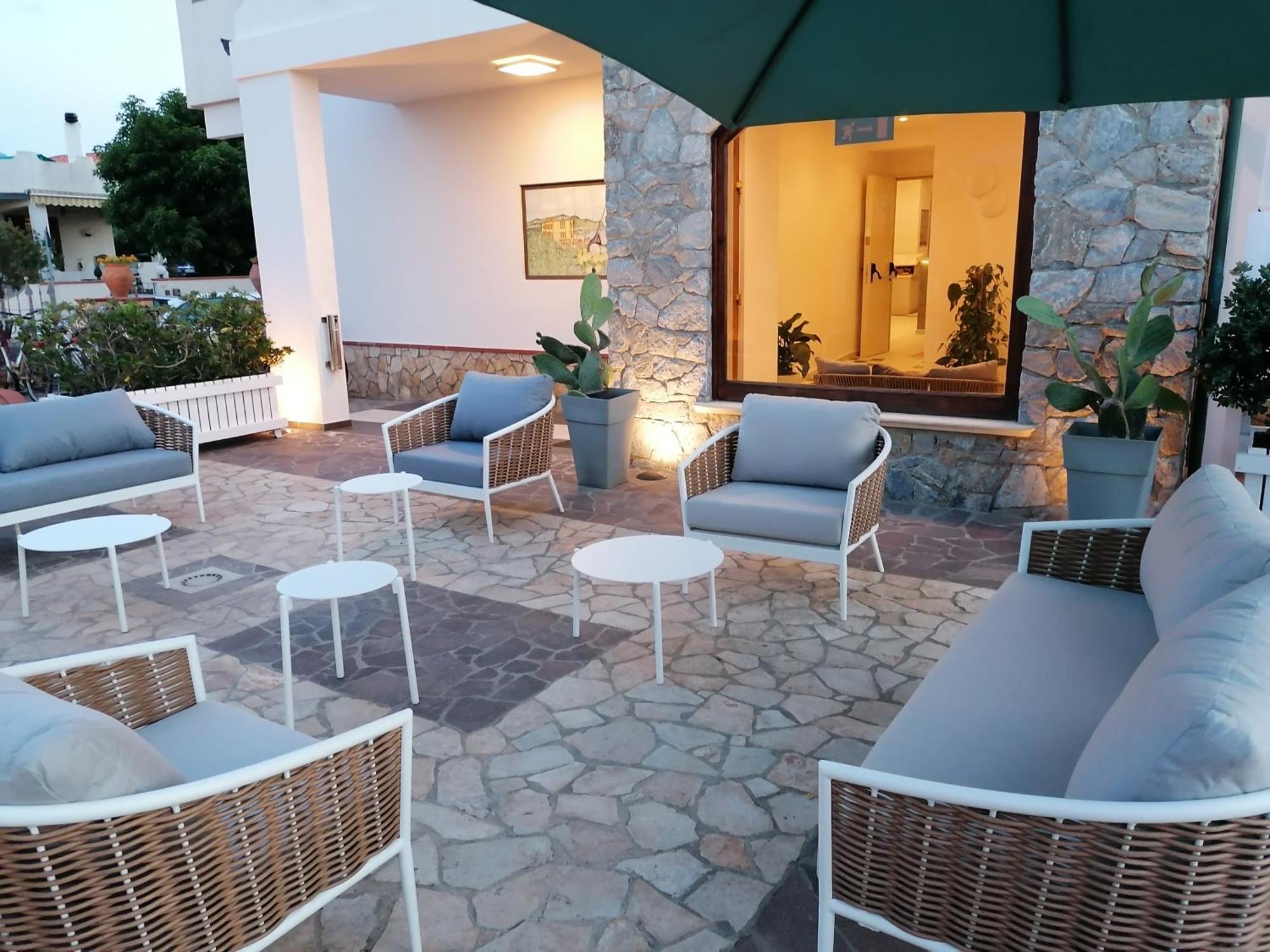 Hotel Il Gabbiano Beach Терме-Вильяторе Экстерьер фото
