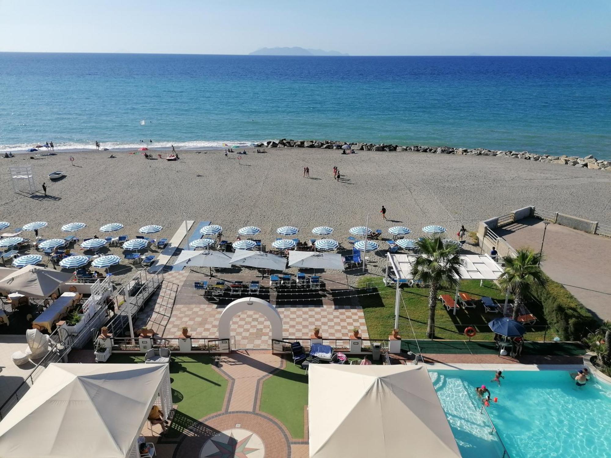 Hotel Il Gabbiano Beach Терме-Вильяторе Экстерьер фото