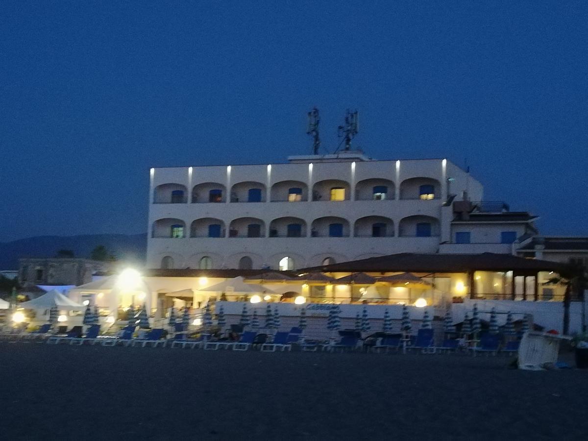 Hotel Il Gabbiano Beach Терме-Вильяторе Экстерьер фото