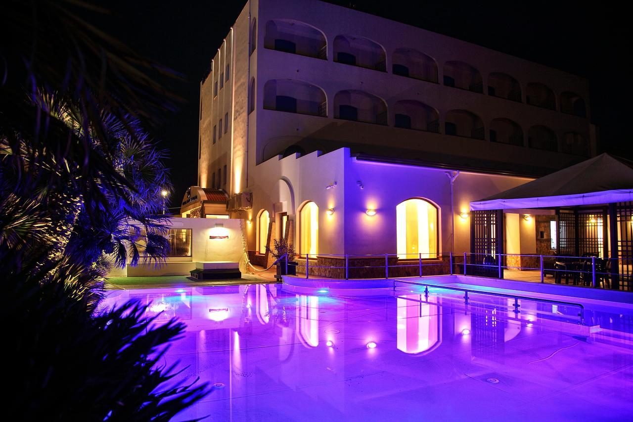 Hotel Il Gabbiano Beach Терме-Вильяторе Экстерьер фото