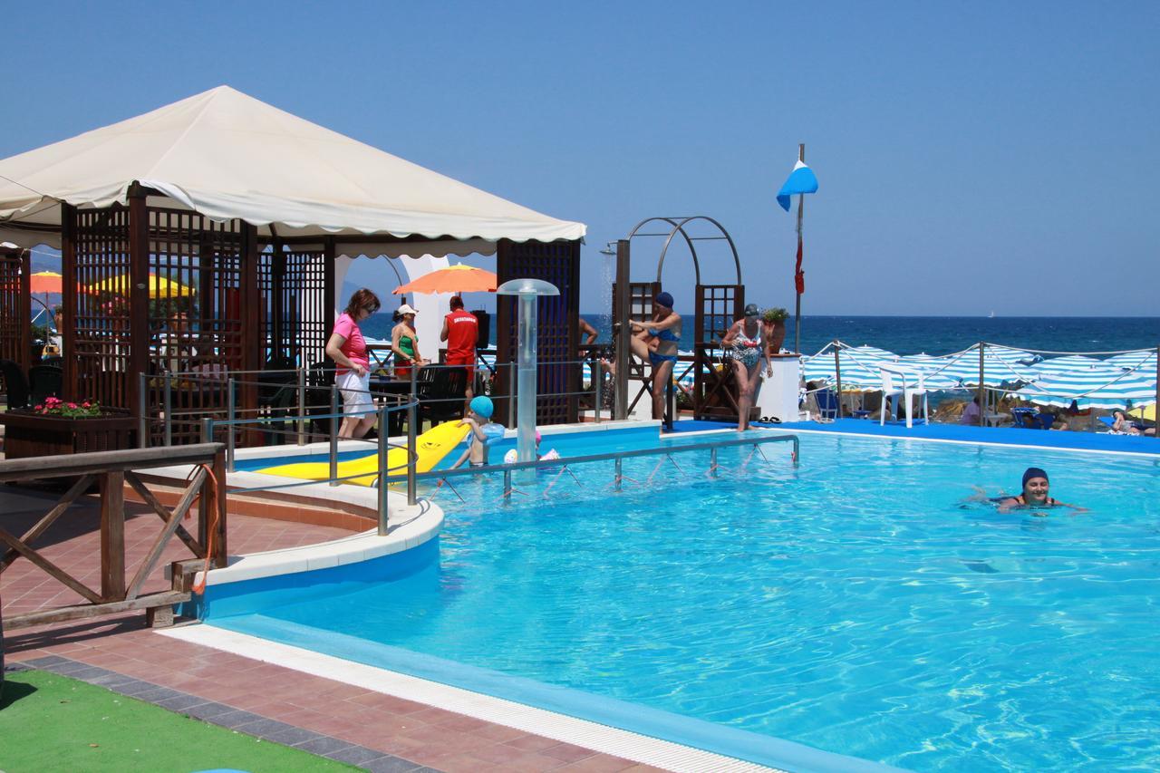 Hotel Il Gabbiano Beach Терме-Вильяторе Экстерьер фото