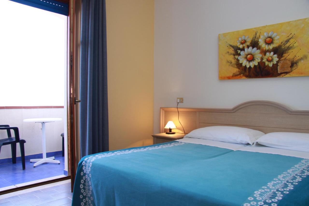 Hotel Il Gabbiano Beach Терме-Вильяторе Экстерьер фото
