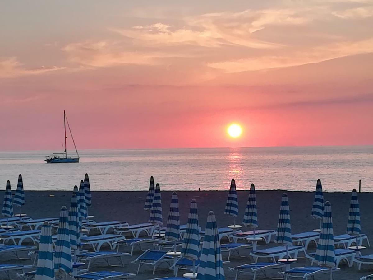 Hotel Il Gabbiano Beach Терме-Вильяторе Экстерьер фото