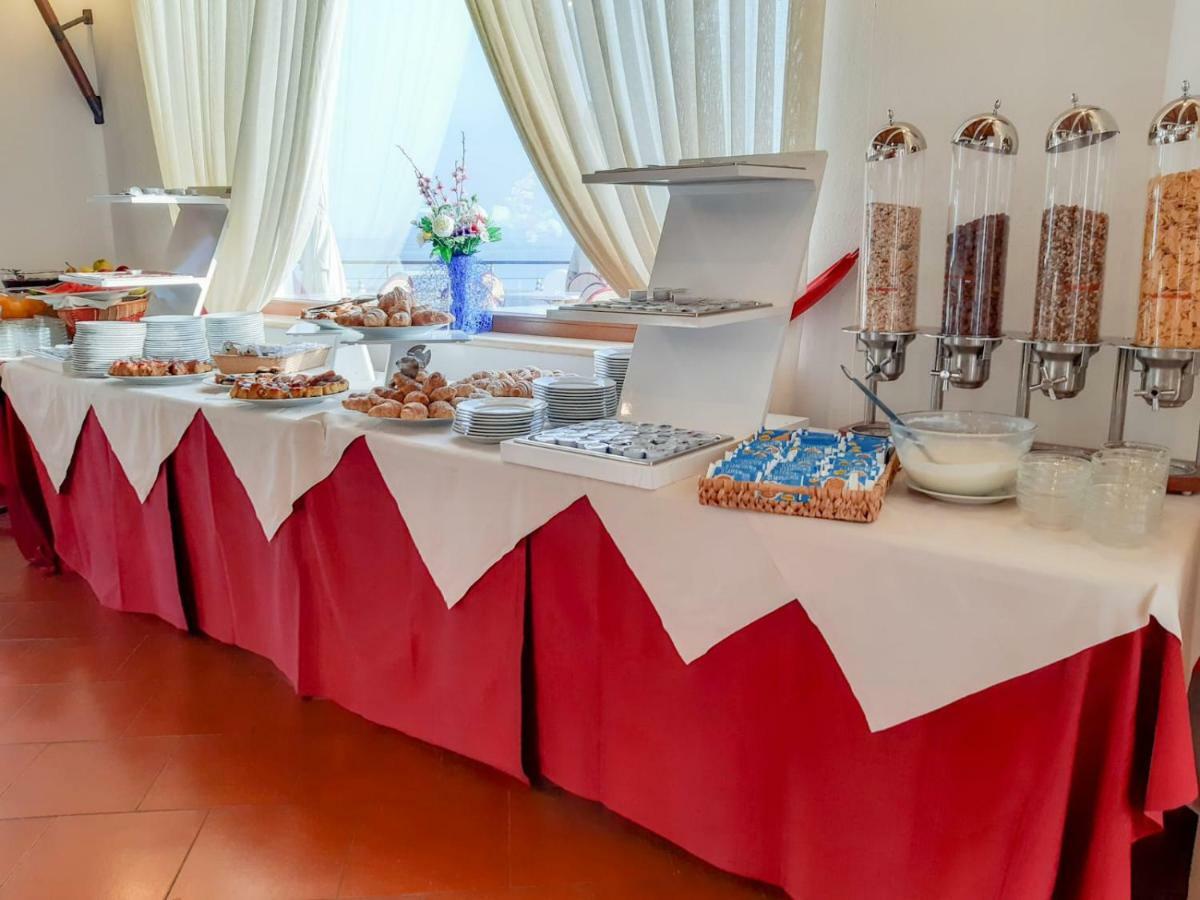 Hotel Il Gabbiano Beach Терме-Вильяторе Экстерьер фото